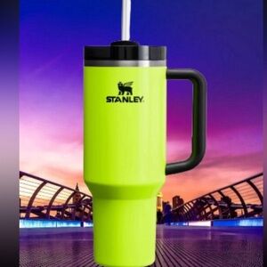 Stanley 40oz H2O Flowstate NEON YELLOW Quencher Tumbler.